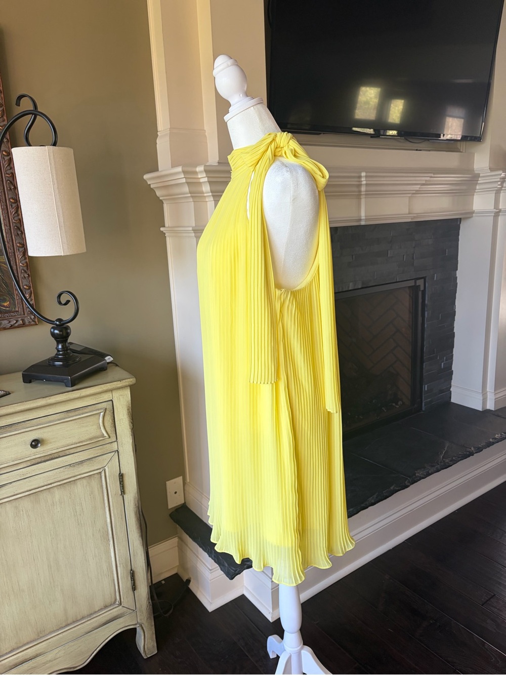 Oleg Cassini Vintage Sz 8 Yellow Pleated Sleeveless Tie Neck Cocktail Dress - Picture 4 of 9